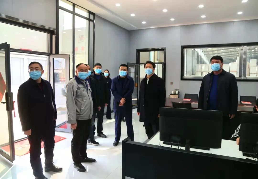 新密市市委副書(shū)記、市長(zhǎng)程洋調(diào)研新密市正興耐火材料有限公司，送服務(wù)強(qiáng)信心，沖刺首季“開(kāi)門(mén)紅”！(圖1)